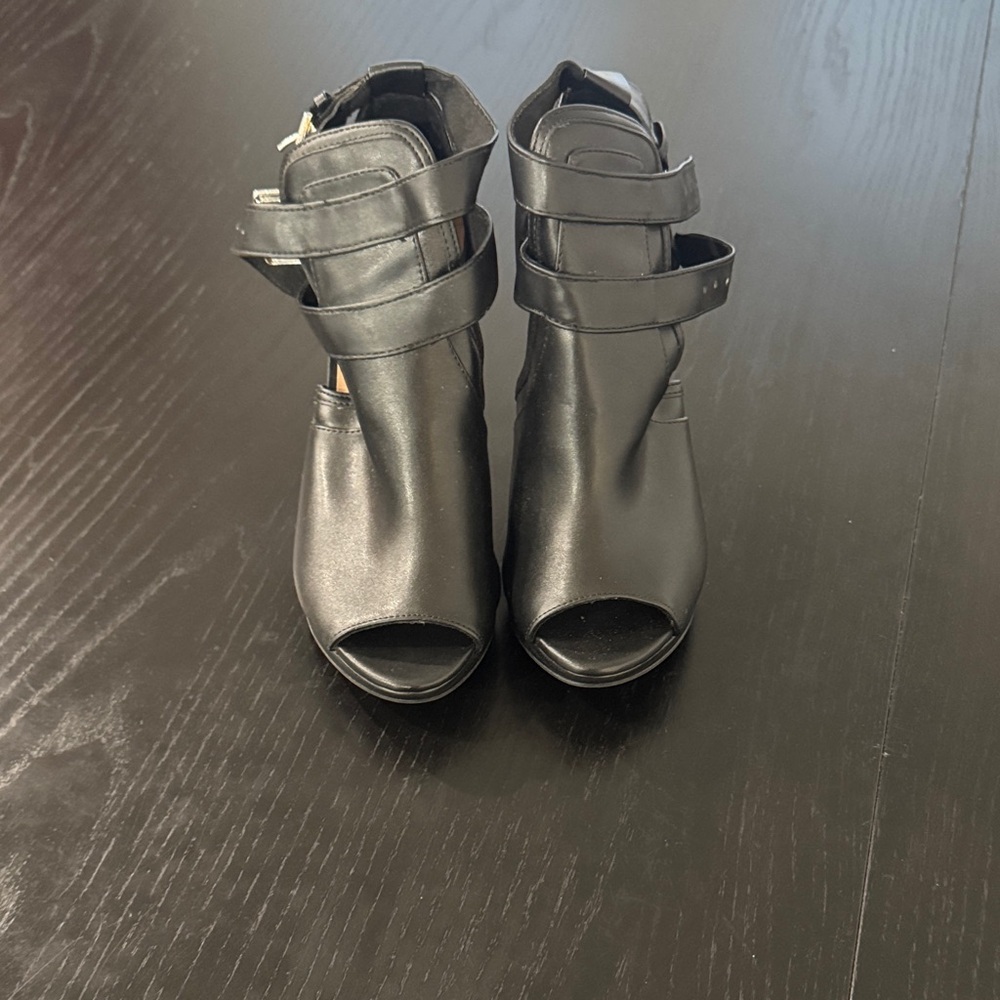 Brash Black Strappy Peep-Toe Heeled Boots size 8